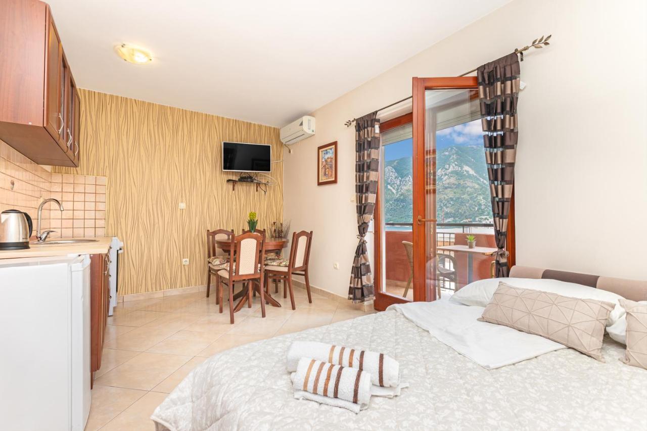 Apartments Donkovic Котор Екстериор снимка
